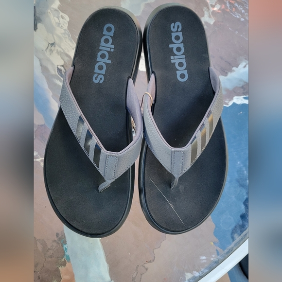 Adidas comfort flip flops. Men size 10 - Picture 4 of 7